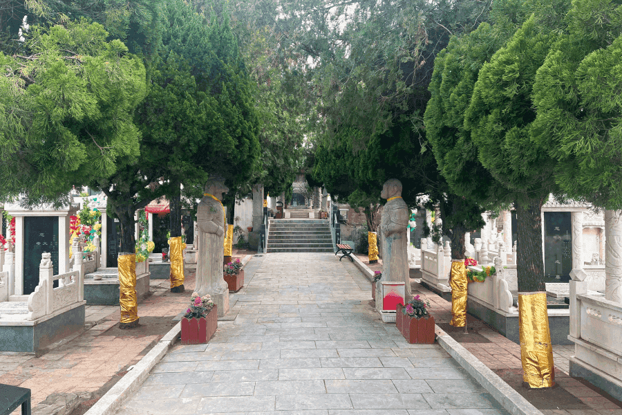 青龙岗纪念园墓区环境图